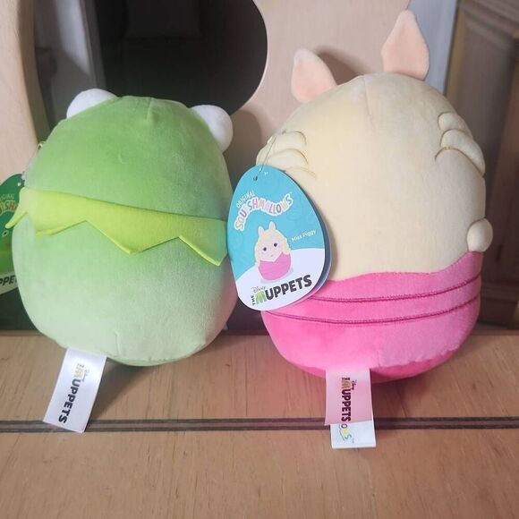 the Muppets Kermit and Miss Piggy Squishmallows - Picture 3 of 5